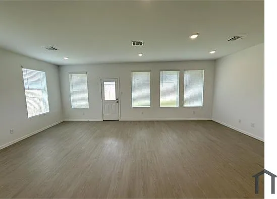 423 Amy St — Photo 43