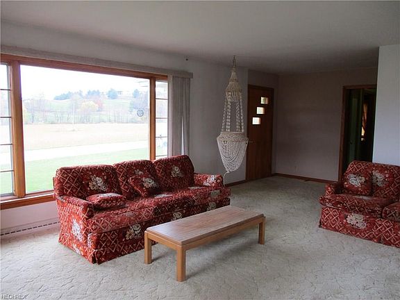 3rd image of 1747 Pleasant Valley Rd NE