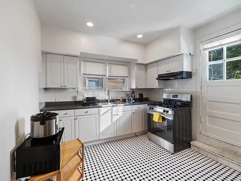 1118 Garnett Pl #2 — Photo 13
