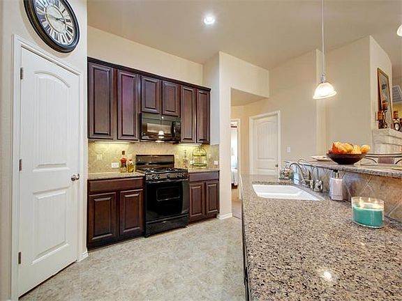 5th image of 616 Wiltshire Dr