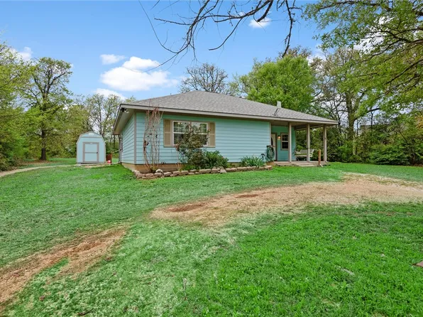 10804 Whispering Oaks Dr, Hearne, TX 77859