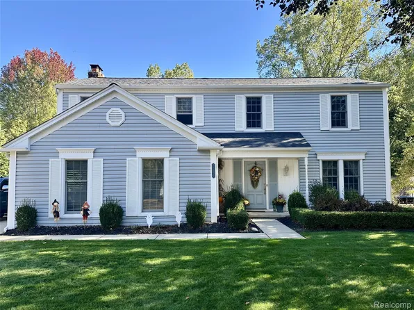 1298 W Fairview Ln, Rochester Hills, MI 48306