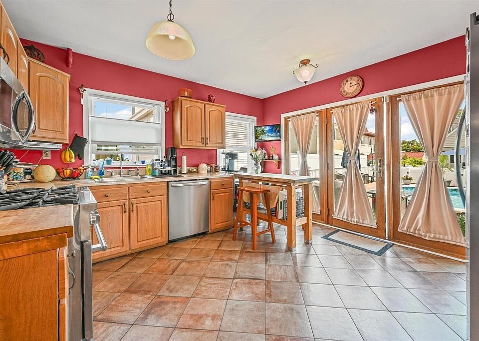 456 Beach 145th St, Rockaway Park, NY 11694 | MLS #494422