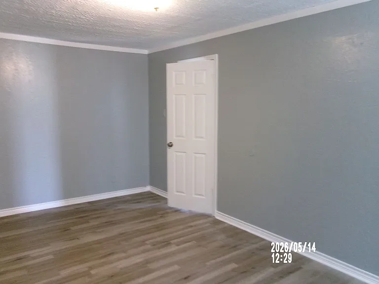 220 SW 24th St — Photo 12