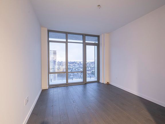 4th image of 320 Adolphus Ave #Penthouse 09