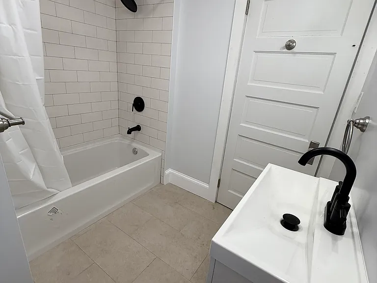 173 Kings Hwy — Photo 17