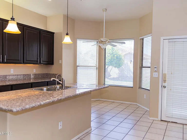 720 W Hancock Ave — Photo 5