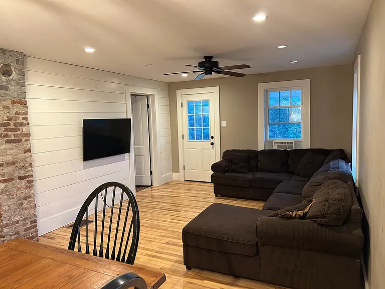 10024 Valley View Dr — Photo 2