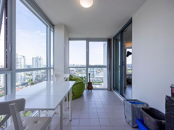 4th image of 388 Drake St #2505