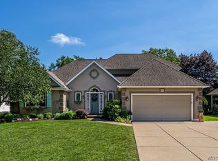 29 Brambly Ct, Williamsville, NY 14221