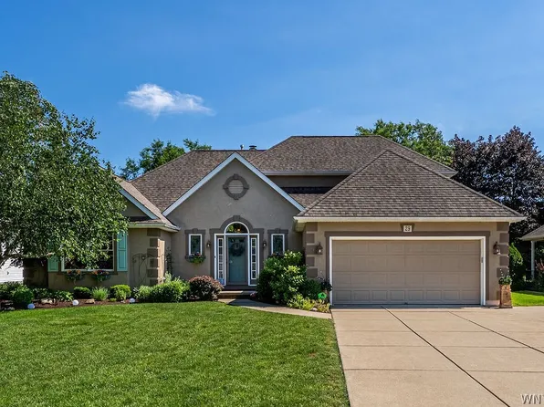 29 Brambly Ct, Williamsville, NY 14221