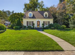 241 Hillcrest Ave, Grosse Pointe Farms, MI 48236
