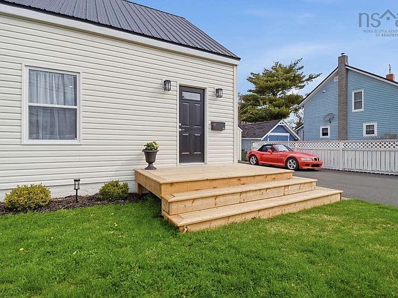 3rd image of 71 Churchill St
