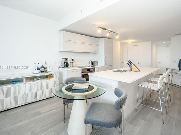 5th image of 650 NE 32nd St Unit 3505