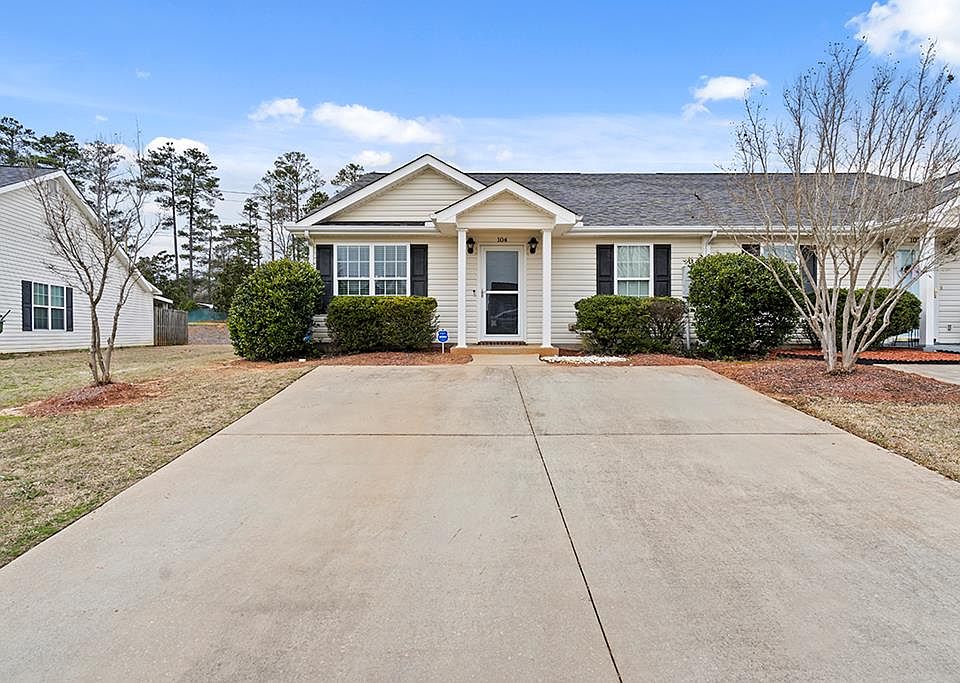 1st image of 104 Shamrock Dr