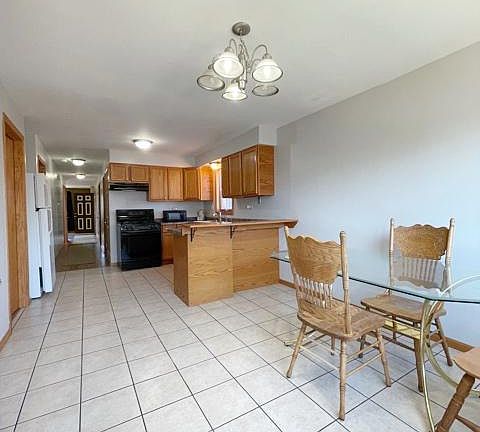 5th image of 3821 W 55th St Unit 1