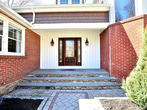 3rd image of 82 Indian Hill Road