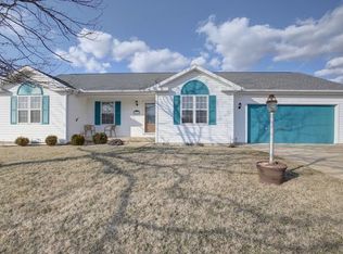 1910 Juniper Dr, Mahomet, IL 61853