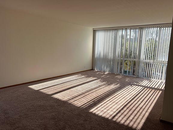 5th image of 206 Belmont Ave APT 4