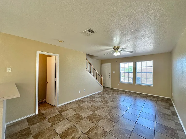 5910 Greengate — Photo 6
