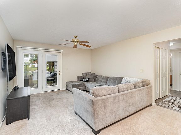 3rd image of 159 Green River Dr APT 3