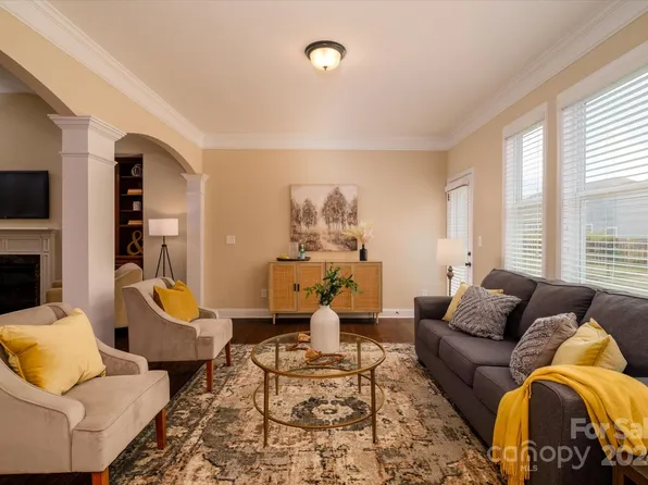 8824 Artesa Mill Ln, Charlotte, NC 28214