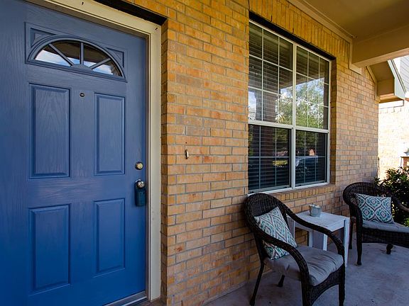 3rd image of 3811 Parade Ct