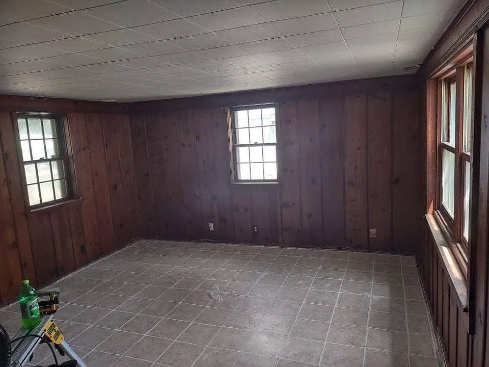 374 Maplecroft Rd — Photo 3