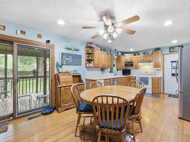 1715 N Stony Point — Photo 7