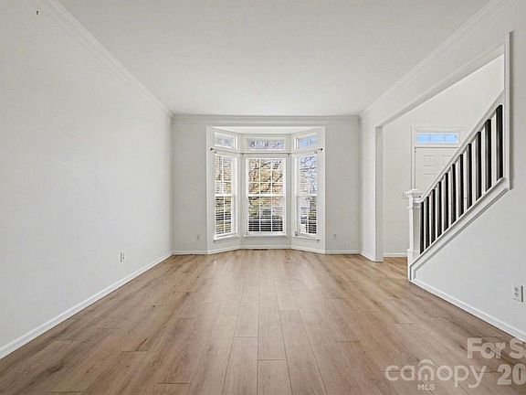5th image of 4132 Meadowview Hills Dr