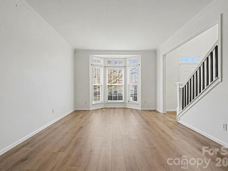 4132 Meadowview Hills Dr — Photo 5