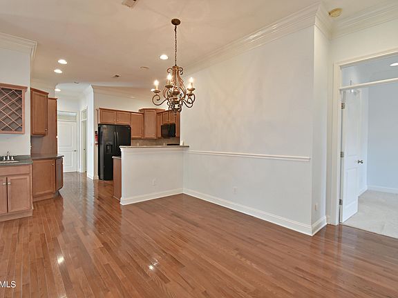 5th image of 2381 Mountain Dr
