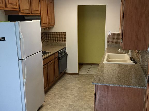 4th image of 724 Potomac Ave