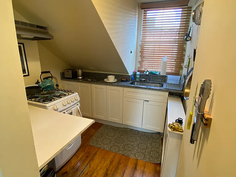32 Irving St #4 — Photo 7