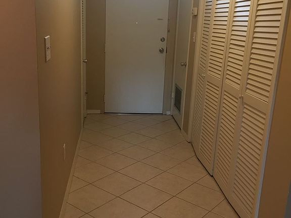 5th image of 700 Melrose Ave APT D1