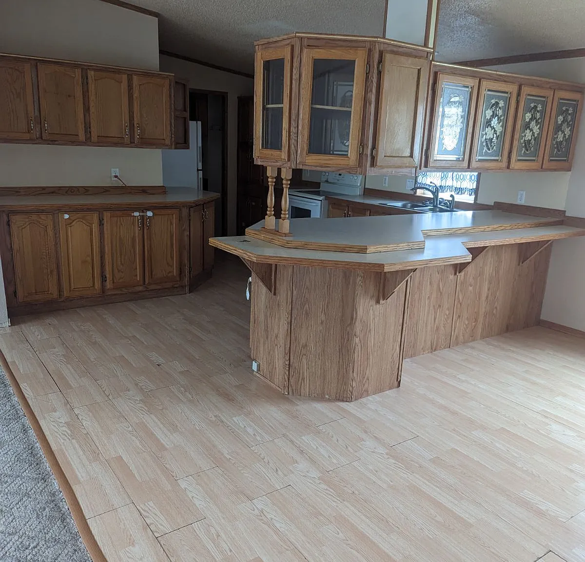 3 bed, $1,300 — Photo 2