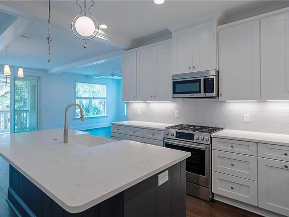 4th image of 117 Gascoigne Ave Unit 303