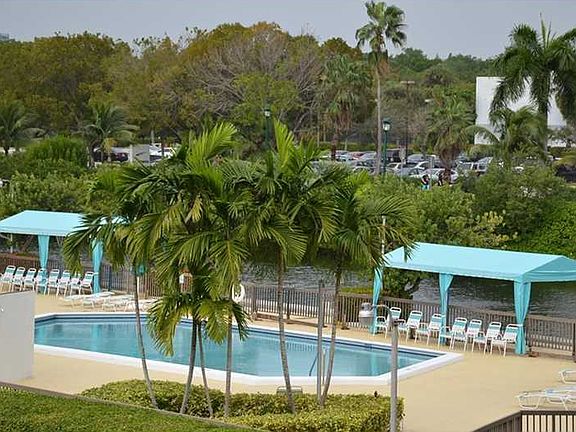 4th image of 3475 N Country Club Dr APT 312