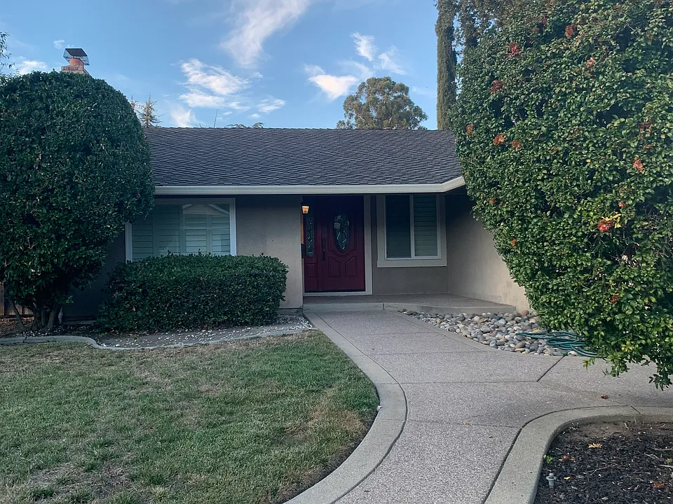 774 Neal Pl