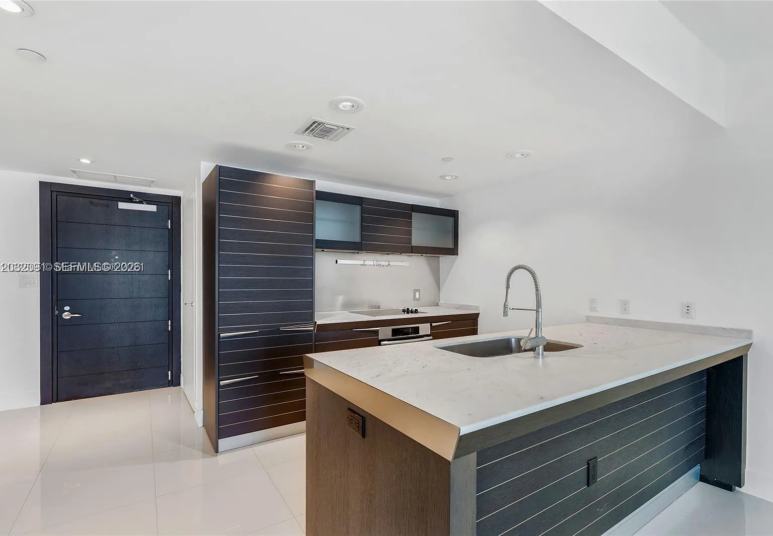 Epic West Condo — Photo 1