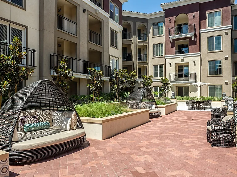 Ave_5_Adagio_West_Courtyard_Mission Viejo