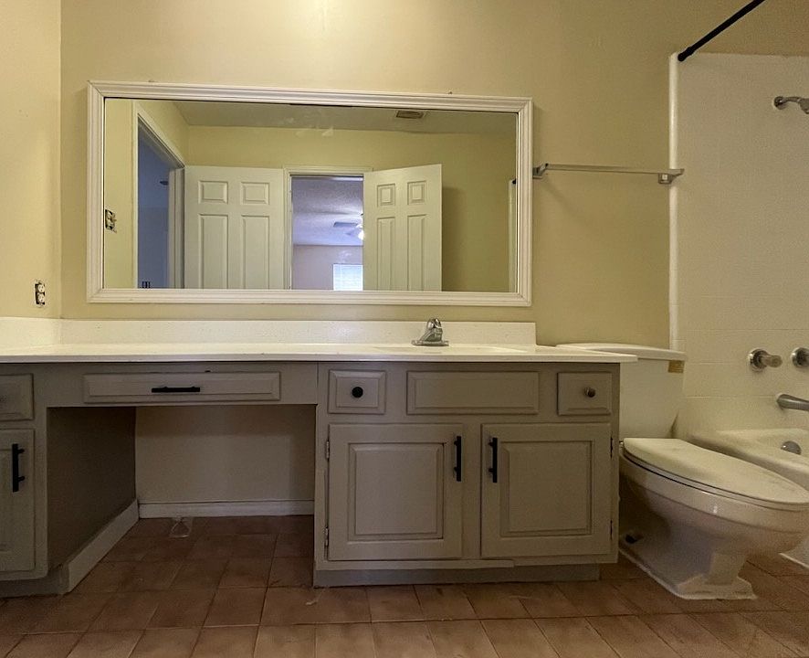 2ND BEDROOM RESTROOM VANITY