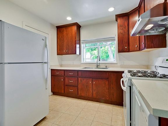 2nd image of 185 Escuela Ave #A