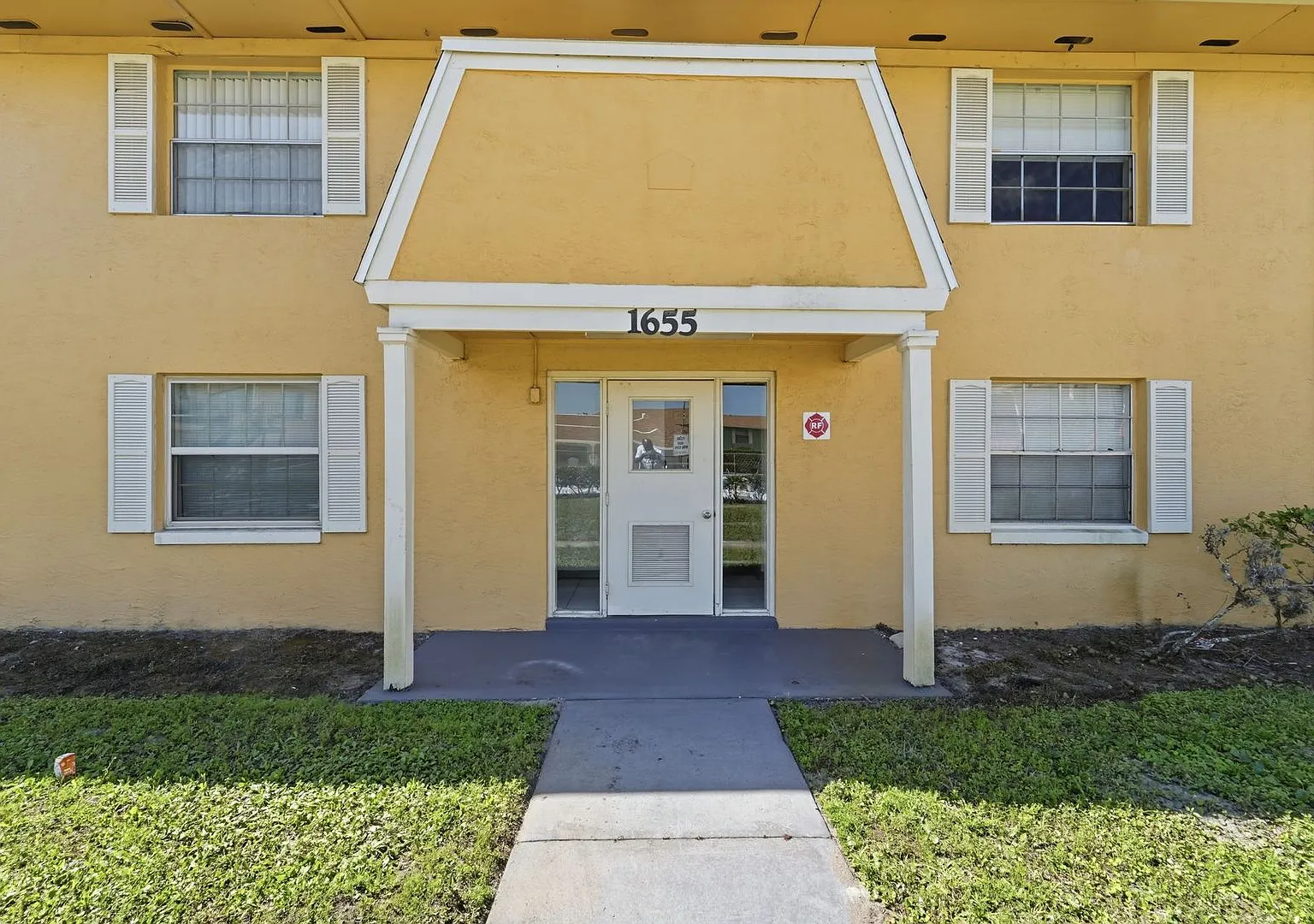 Modern & Spacious 2-Bedroom Apartment in Serene Oakridge Orlando — Photo 1