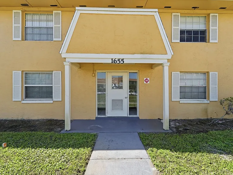 1655 W Oak Ridge Rd #D — Photo 1