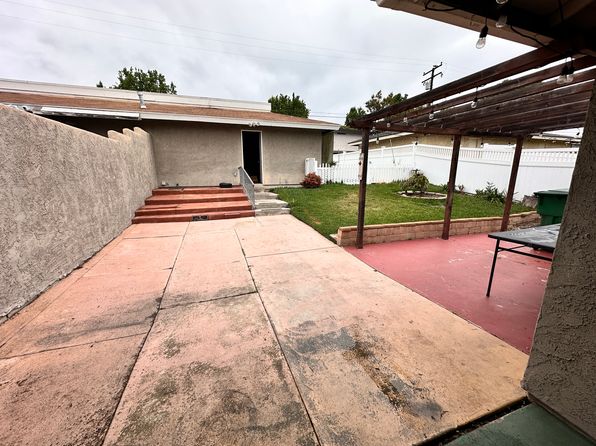 2563 E Sycamore Dr