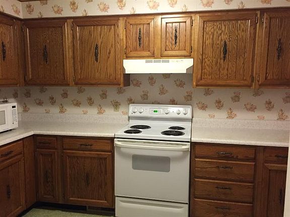 3rd image of 420-422 Lyle Dr