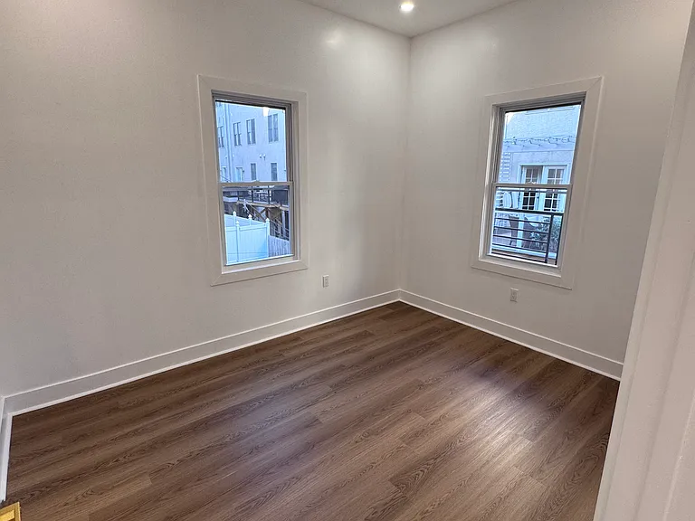 647 N 16th St #3 — Photo 11