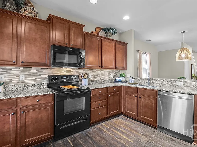 153 Hamilton Grv — Photo 15