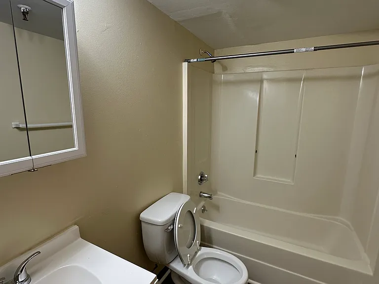 143 Sheffield Ave #2B-0 — Photo 8
